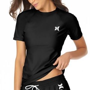 Hurley Black Logo Phantom Short-Sleeve
Rashguard-Women💕🌊